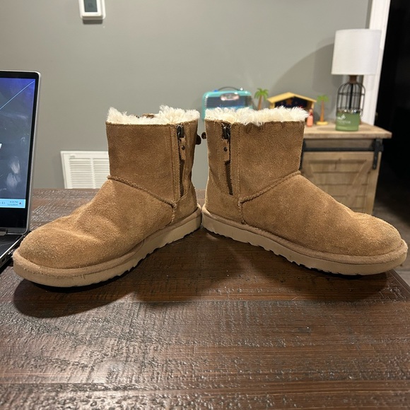 UGG Mini Boots. Size Women’s 7. Camel Color - Picture 7 of 7